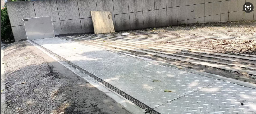 自动浮起式防淹板