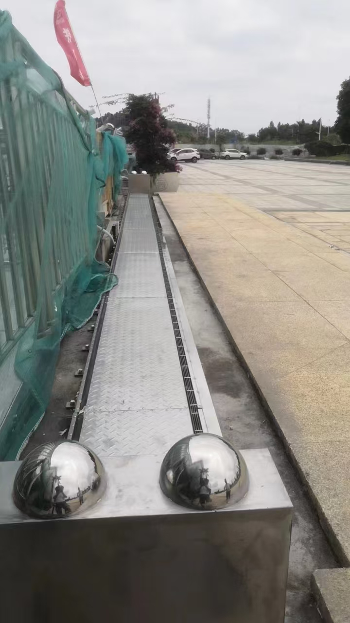 电动式防淹板